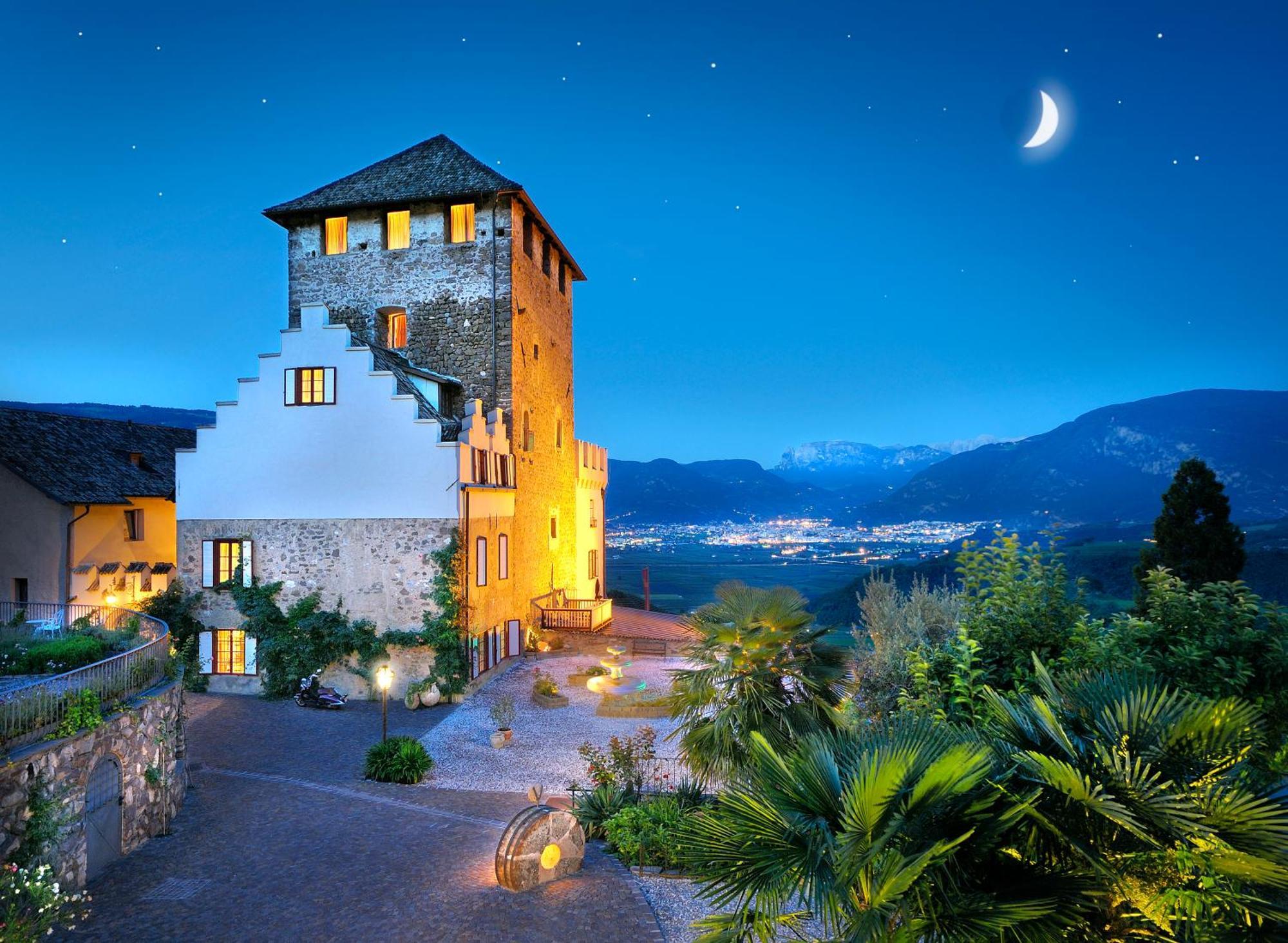 Schloss Hotel Korb Appiano Sulla Strada Del Vino Dış mekan fotoğraf