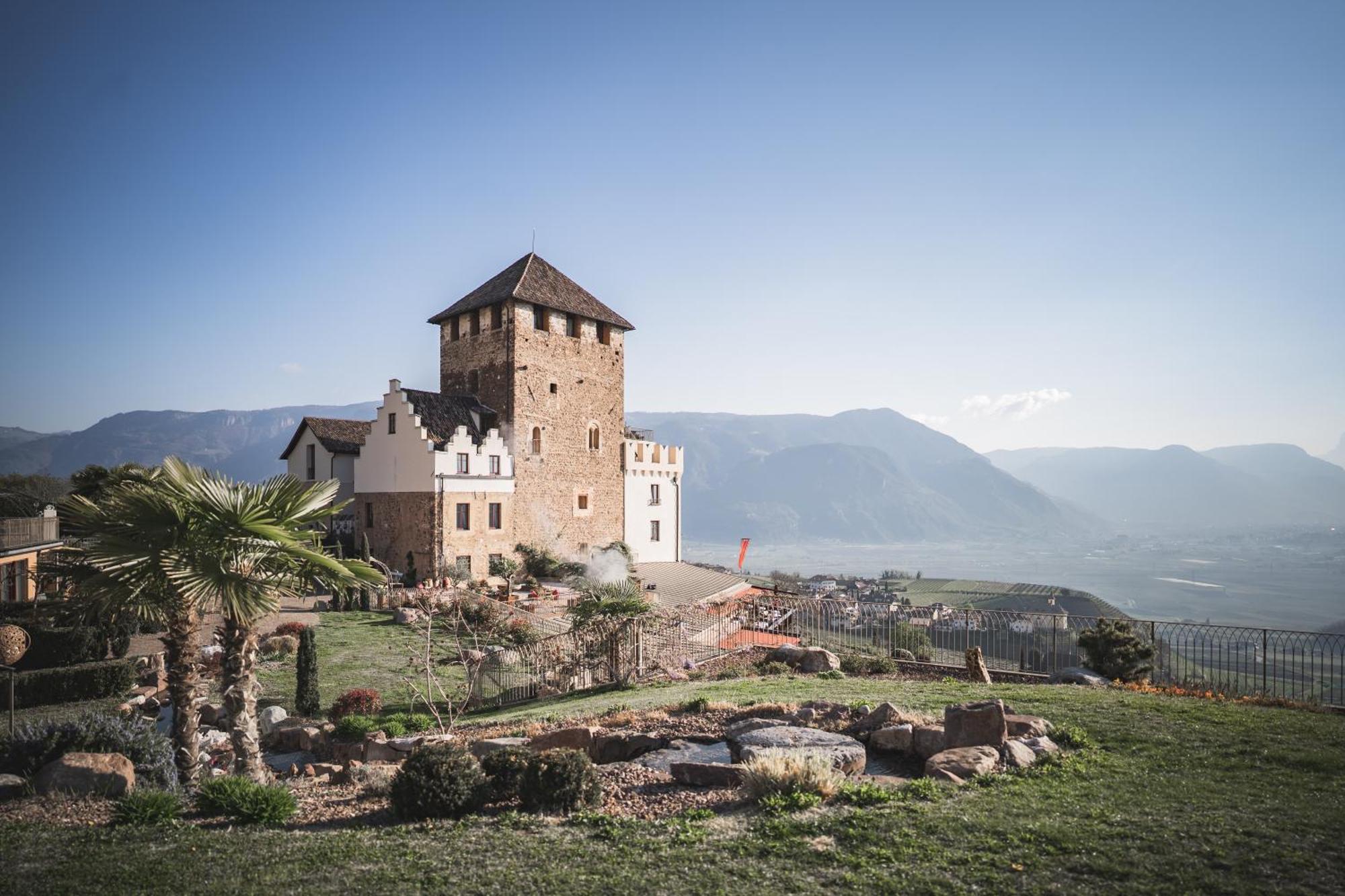Schloss Hotel Korb Appiano Sulla Strada Del Vino Dış mekan fotoğraf