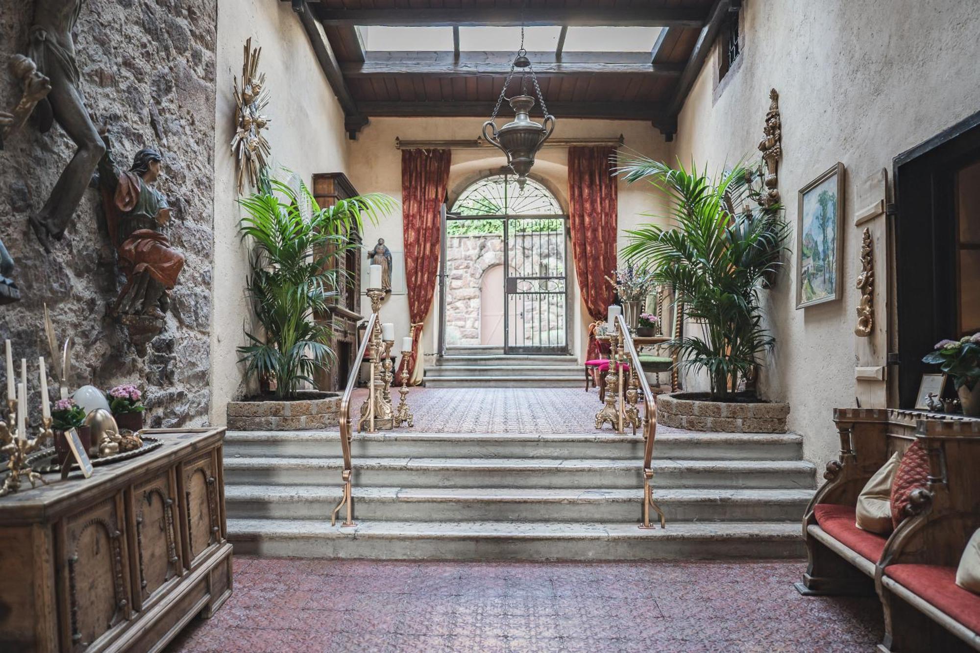 Schloss Hotel Korb Appiano Sulla Strada Del Vino Dış mekan fotoğraf