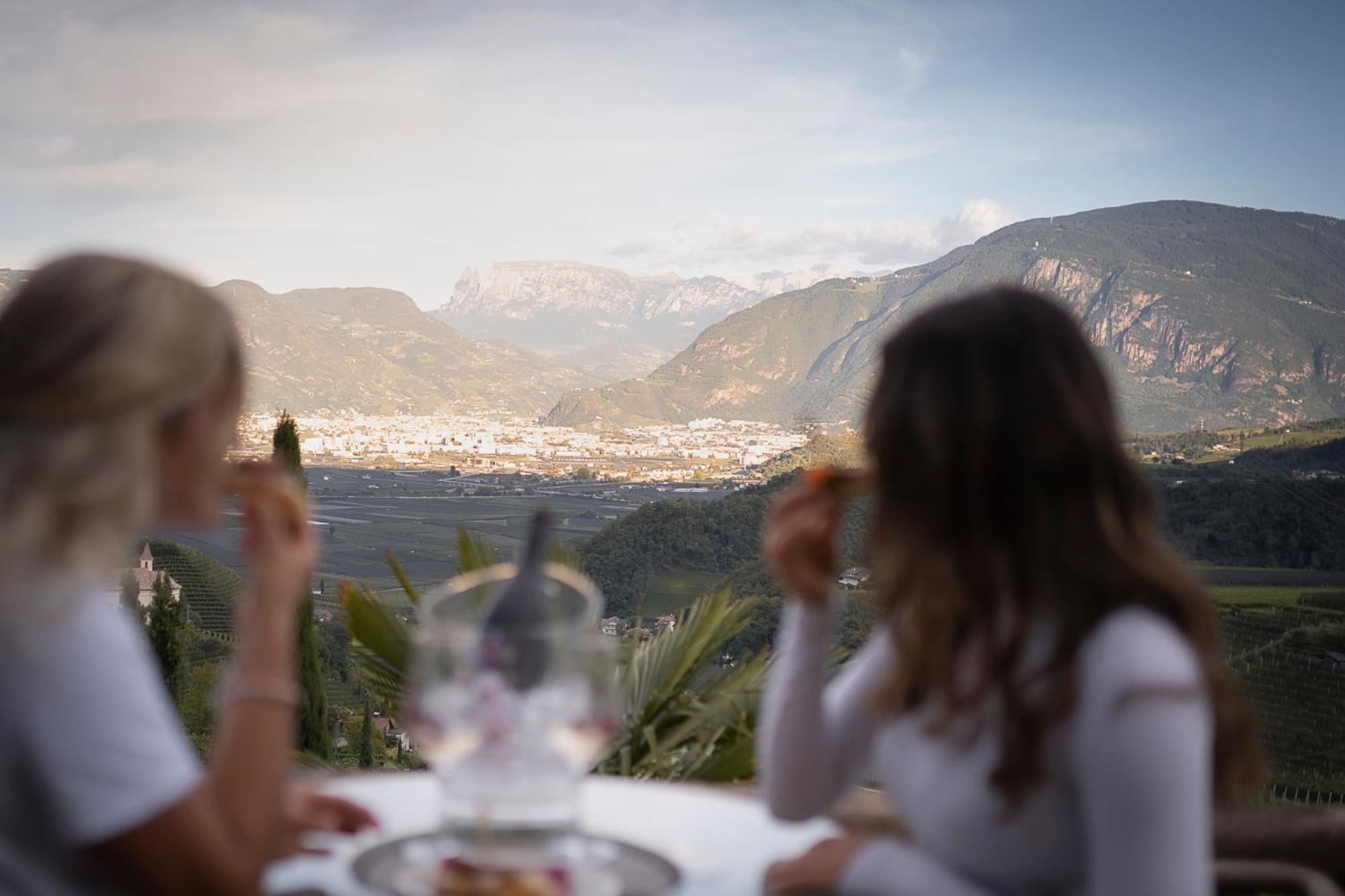 Schloss Hotel Korb Appiano Sulla Strada Del Vino Dış mekan fotoğraf